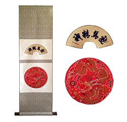 三则金箔蚕丝底龙马精神