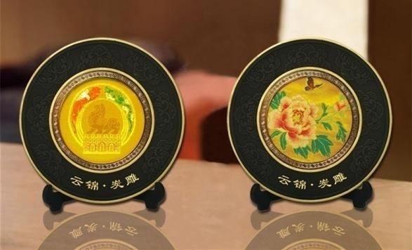 云锦炭雕盘