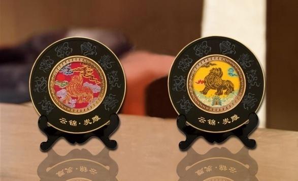 云锦炭雕盘